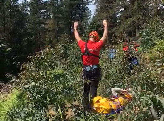 El helicóptero de la Ertzaintza rescata este mediodía a un montañero herido en el monte Oiz