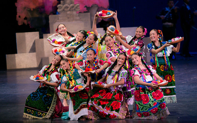Ballet-Folklórico-de-la-Universidad-de-Colima
