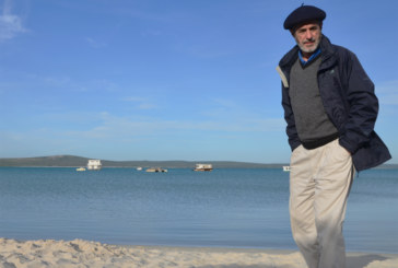 El pintor Enrique Ojembarrena expone en Garai pinturas del municipio y de Ciudad del Cabo