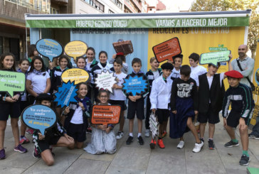 La campaña del Gobierno vasco que explica los beneficios del reciclaje recala en Durango