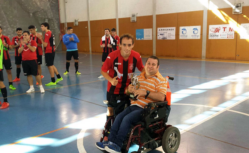 Sasikoa y Elorrioko homenajean a Iván Torres en el Campeonato de Fútbol Sala de San Fausto