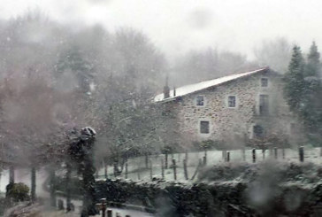 Los Reyes Magos dejan un manto blanco de nieve en Durangaldea