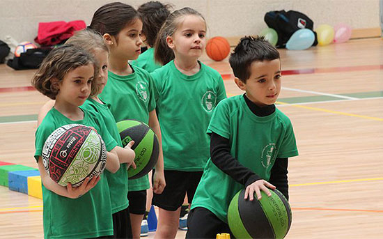 El Zornotza Saskibaloi Taldea organiza una fiesta del baloncesto para más de 125 niños y niñas