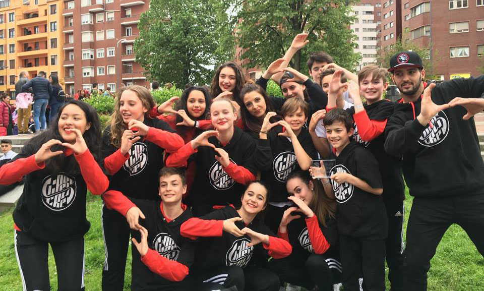 Dantzatu encumbra a los grupos de danza moderna y urbana de L’Atelier de Durango