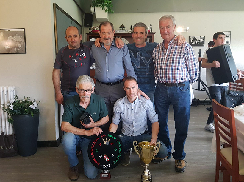 El equipo de San Migel y Beñat Gorospe, campeones en Amorebieta en el comarcal de bolos