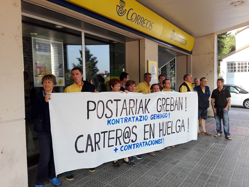 Carteros de Durango se movilizan en demanda de más contrataciones