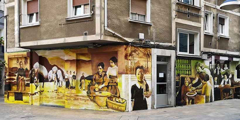 Iurreta visibiliza a sus mujeres en distintas profesiones a través de un llamativo mural en la calle Dantzari