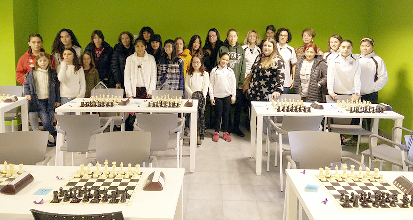 Carlota Aramendia y Leire Vega se imponen en el torneo de ajedrez femenino disputado en Elorrio