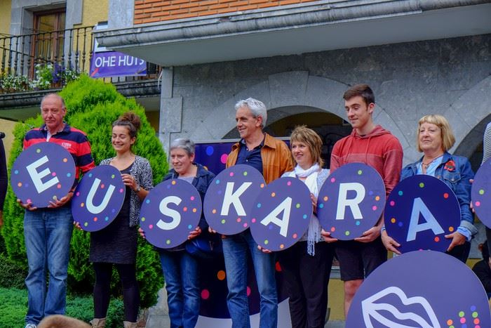 Euskaraldian izena emateko mahai ibiltariak jarri zein prestaketa saioak egingo dituzte Zaldibarren
