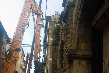 La esperada demolición de un edificio de la calle Uribarri