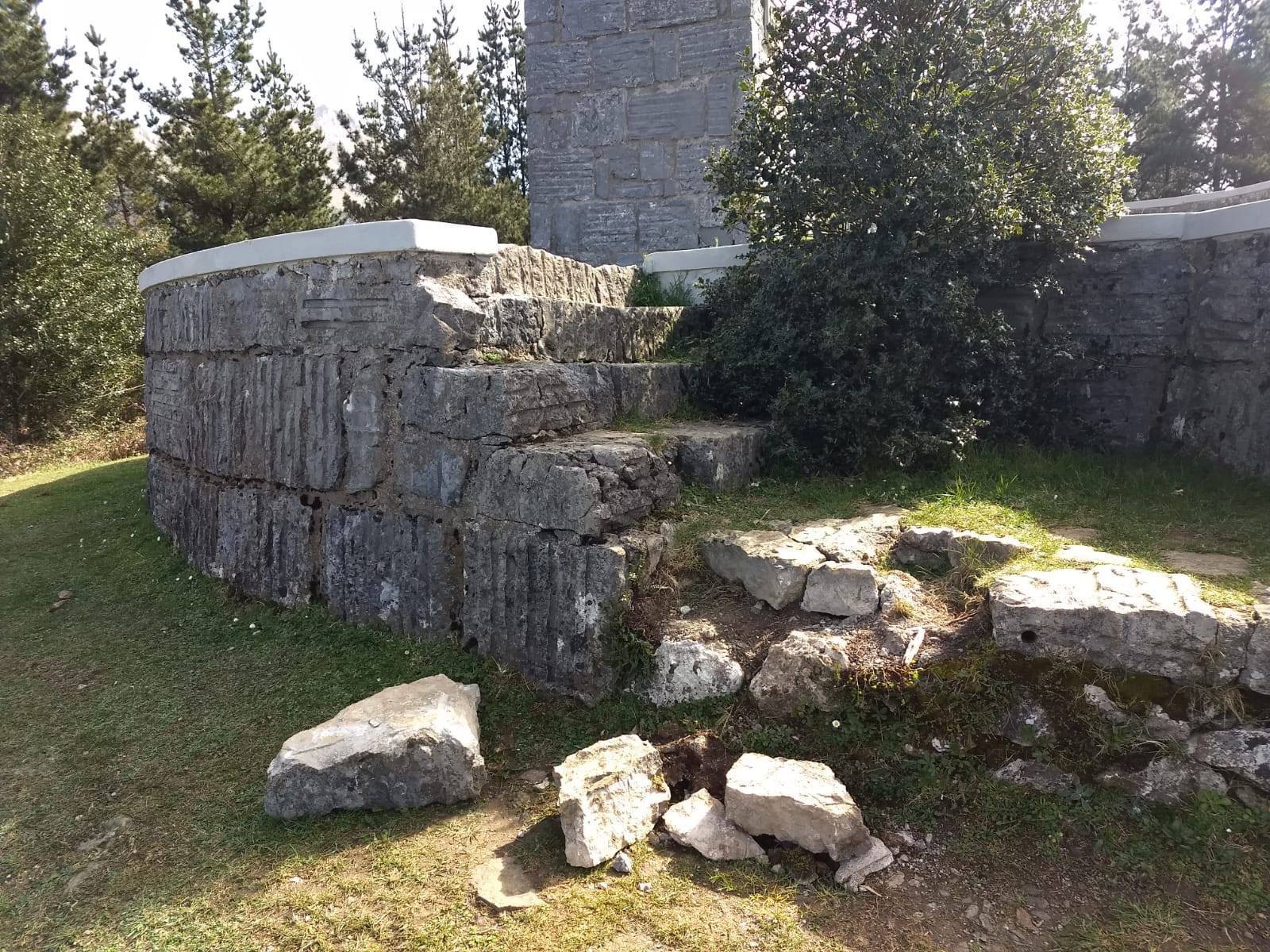 La Federación Vasca de Montaña denuncia actuaciones vandálicas en el monumento de Besaide