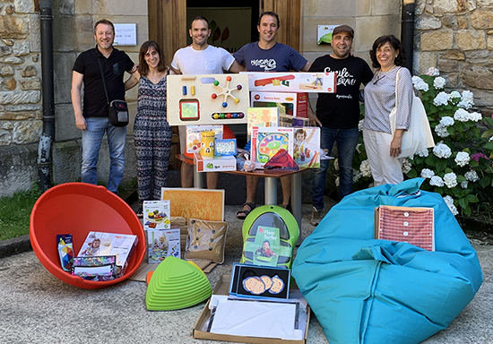 San Antonio dona 1.650 euros en material para menores afectados de trastornos del espectro autista