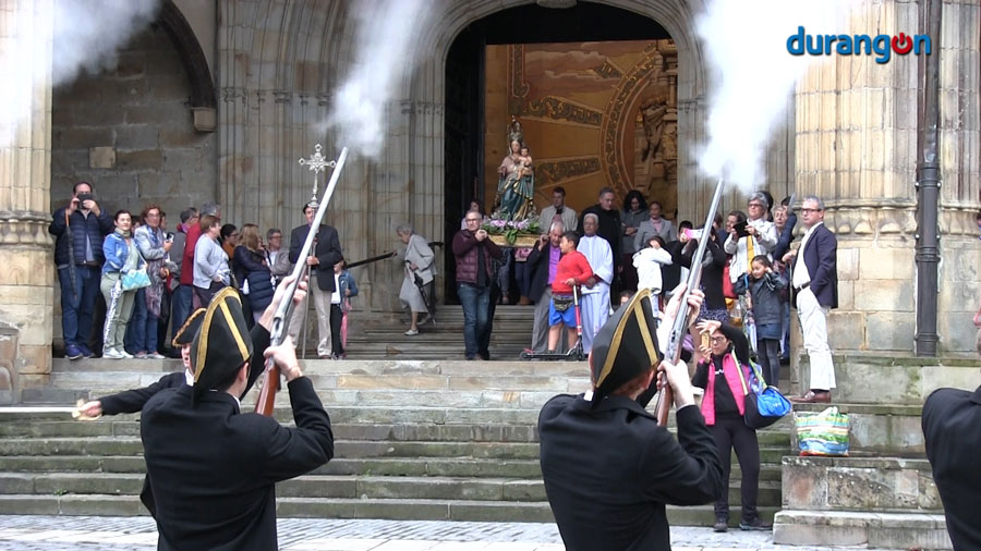 Los fusiles truenan en Elorrio
