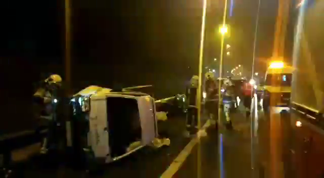 Dos personas resultan heridas tras volcar una furgoneta en la AP-8 a la altura de Amorebieta