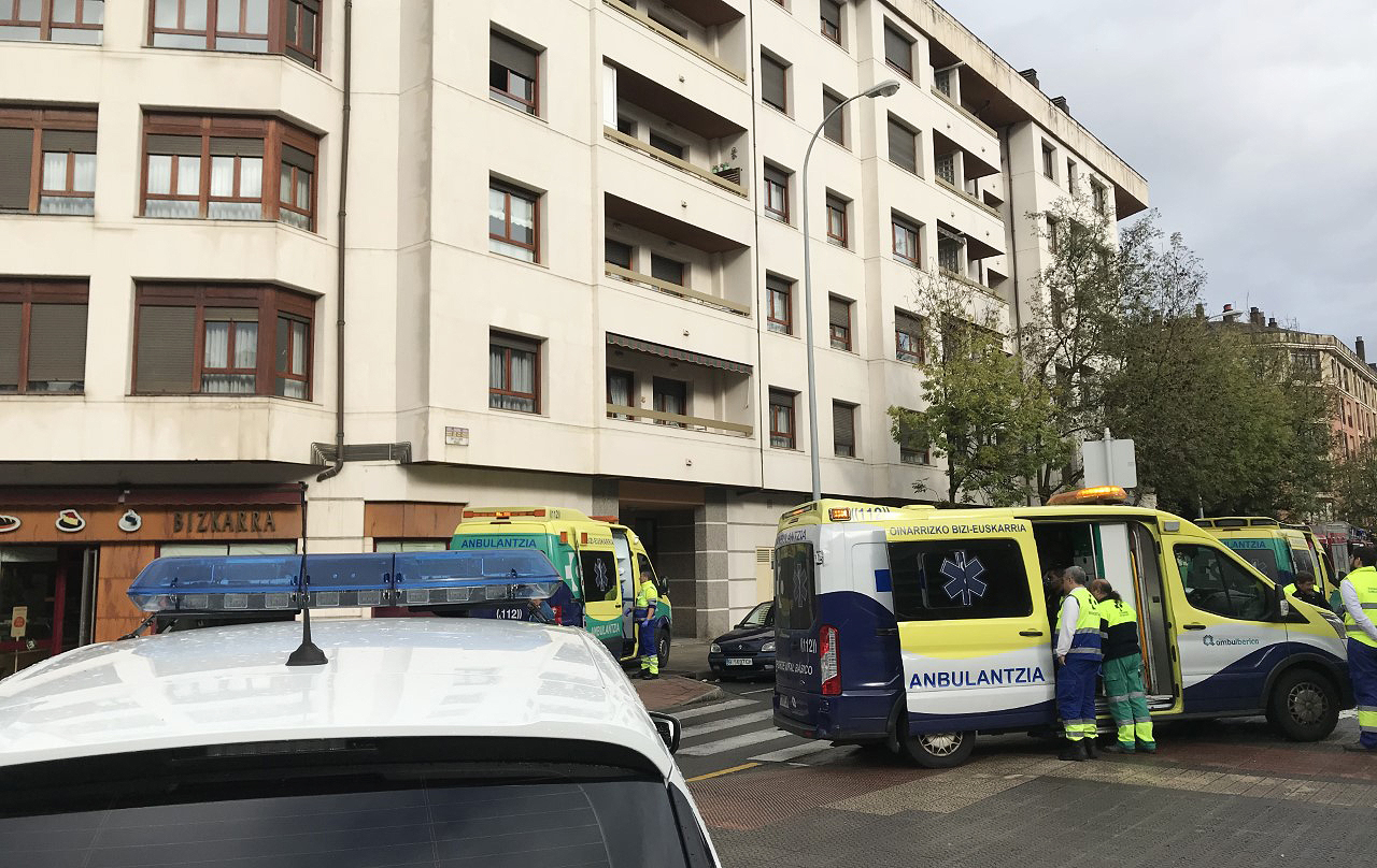 Dos personas, una de ellas un policía local, trasladadas al hospital tras el incendio de Untzillatx