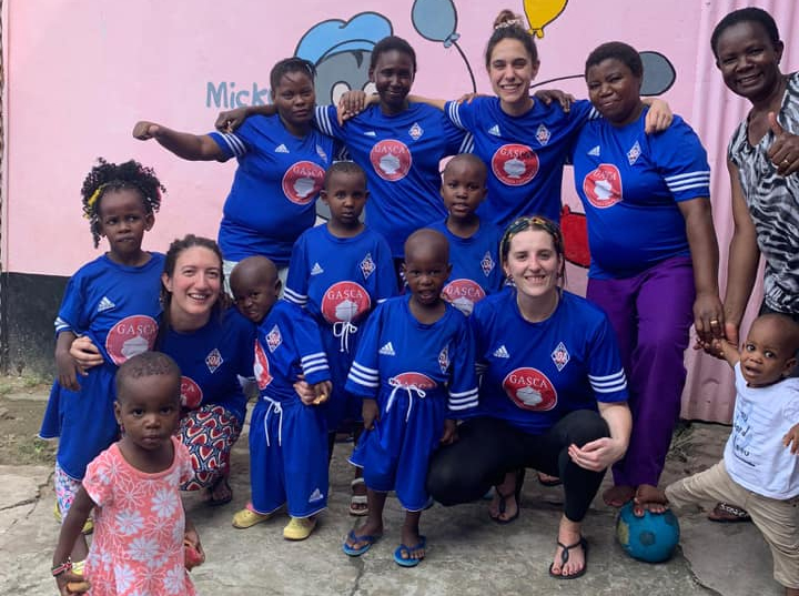 Kenyako umezurtz etxe baten bizitako esperientziaz mintzatuko dira Sara Estebez eta Ane Cepa