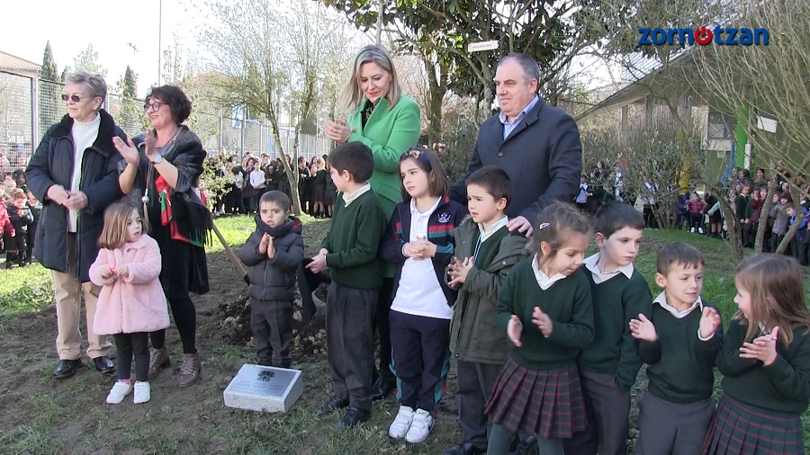 Karmengo Ama celebra su 70 aniversario con la plantación de un retoño del Árbol de Gernika