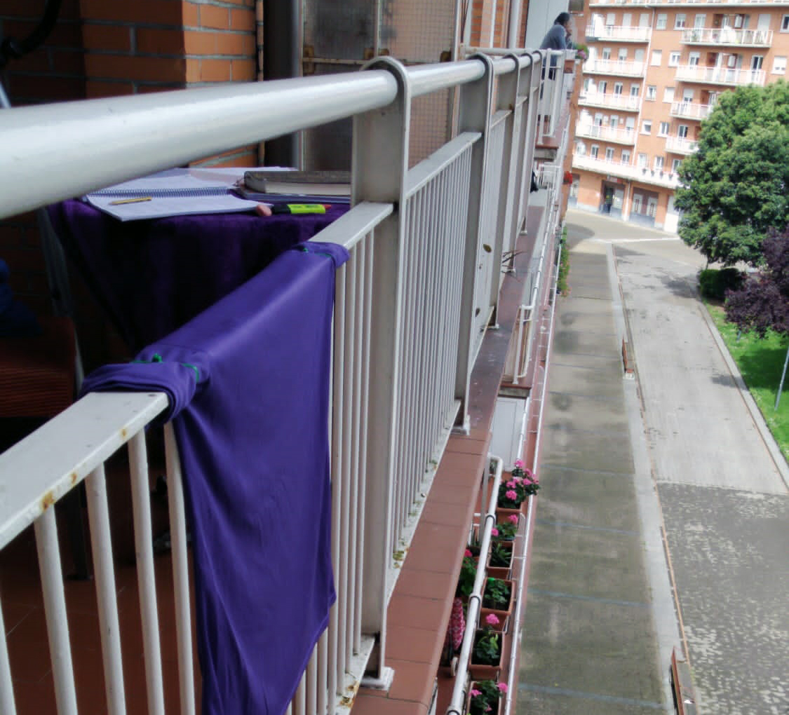 Animan a colocar señales moradas en los balcones de Durango para arropar a las mujeres maltratadas