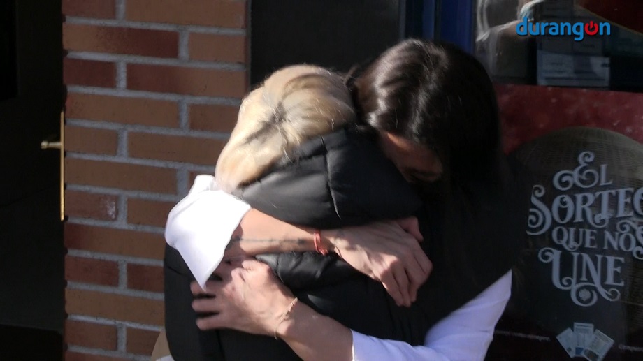 “Este décimo premiado es una manera de estar cerca de mis hermanas, que las tengo lejos”