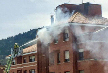 Un hombre es evacuado por inhalación de humo a causa de un incendio en Amorebieta