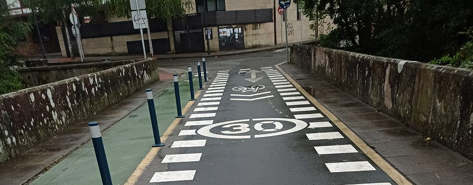 El Ayuntamiento de Abadiño señaliza como bidegorri el tramo de Zubiondo a las escuelas de Zelaieta