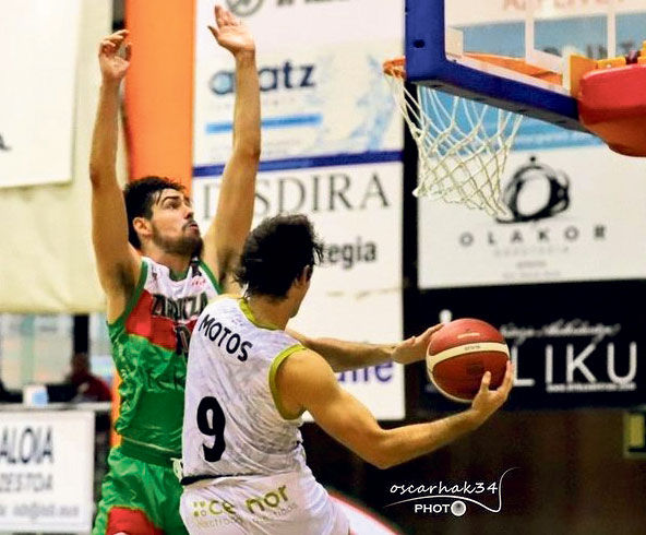 “Por mi cabeza no pasaba jugar en otro equipo que en el Zornotza”