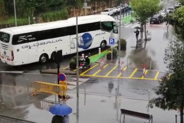 Lo que ‘sufren’ los autobuses en el giro hacia la calle Galtzareta