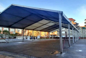 Abadiño instala carpas en sus colegios para favorecer la distancia de seguridad en los recreos