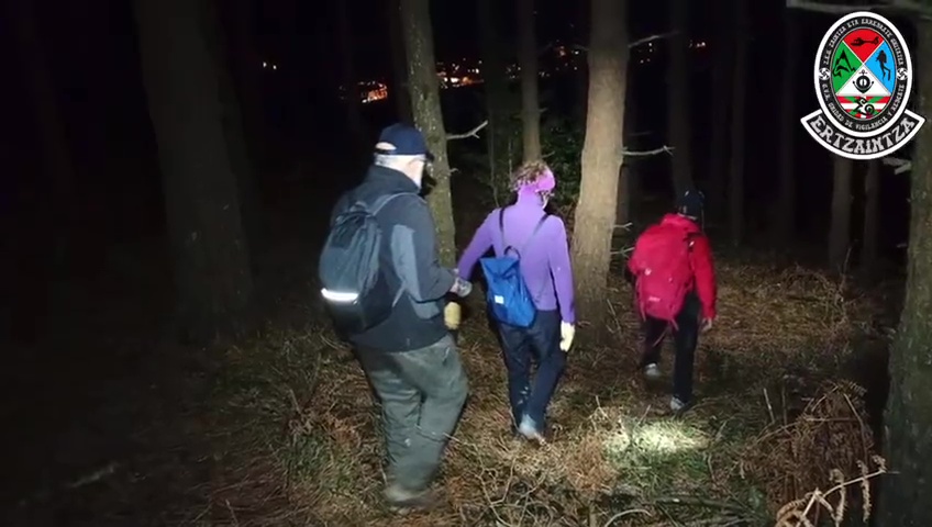 Rescatan a una pareja de montañeros perdidos en el Mugarra