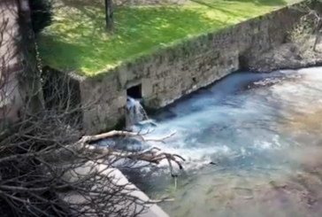 Denuncian un vertido al río a la altura del puente del Montón
