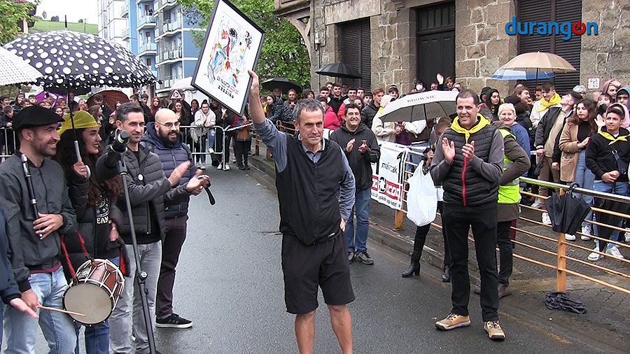 Abadiño rinde homenaje a Miguel Ángel Munitxa en el inicio de las fiestas de San Prudentzio
