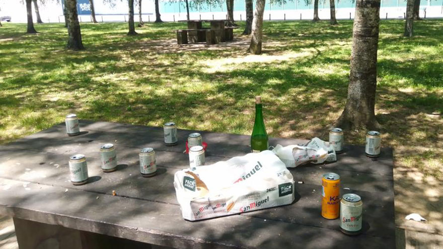 El merendero de Astola vuelve a aparecer repleto de desechos