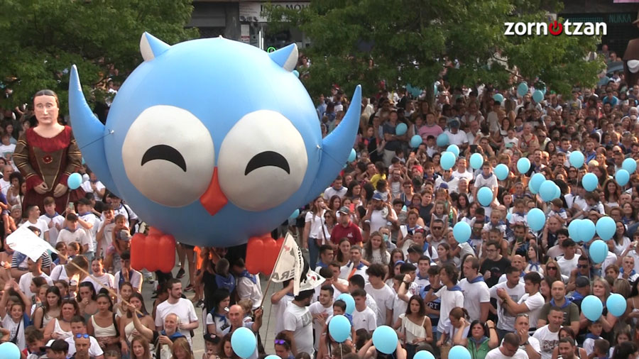 La Herriko Plaza de Amorebieta vuelve a bullir con ganas de fiesta