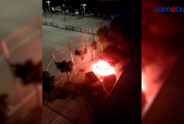 Un incendio calcina 3 vehículos estacionados en Amorebieta