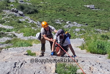 Rescatan a dos escaladores en una pared del monte Untzillaitz