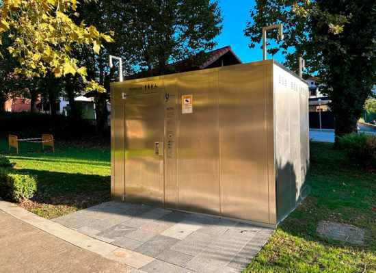 baño-publico-berriz-mirilla