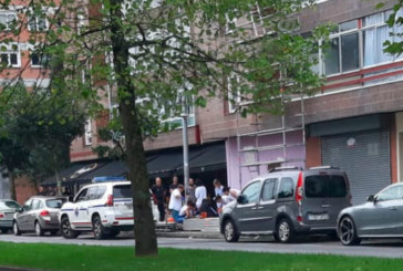 Una testigo explica que el trabajador herido en Landako se ha sentido mal cuando estaba en la acera