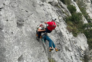 La UVR de la Ertzaintza rescata a dos escaladores en Atxarte