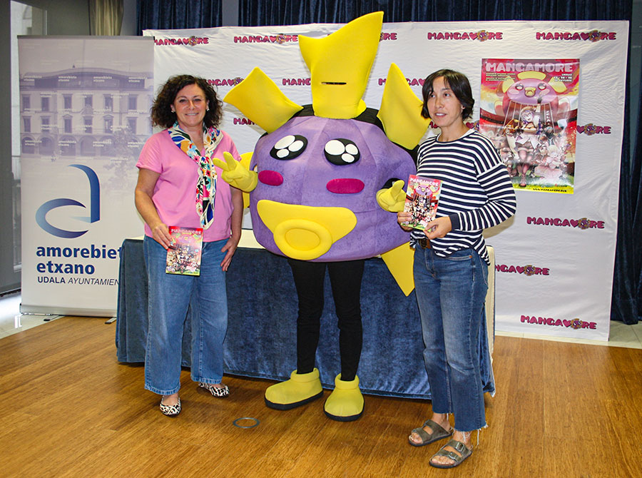 Mangamore regresa con la tiktoker Aida.tm y luchas con sables de luz