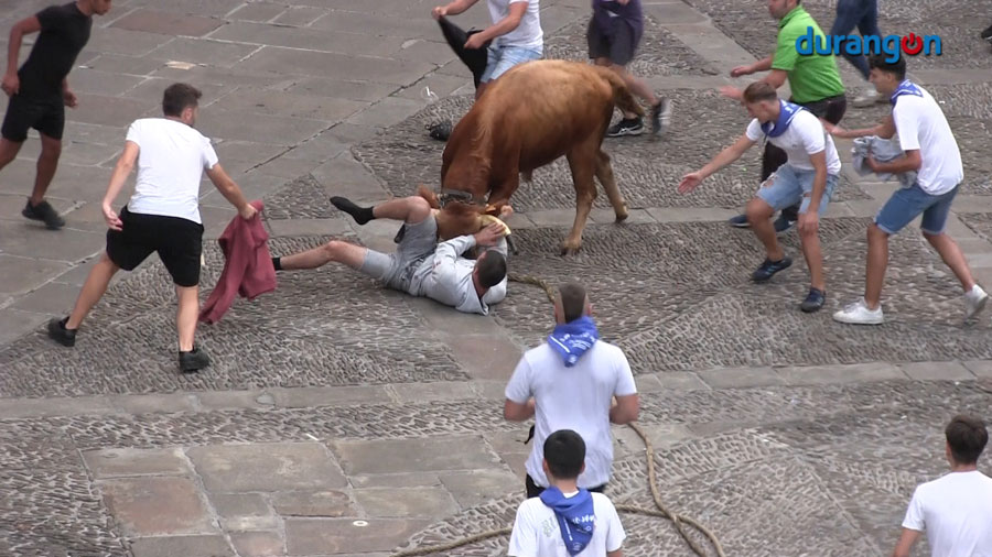 Las ‘zezenak dira’ se estrenan con cuatro heridos leves