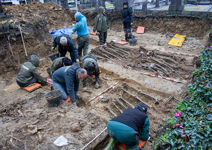Recuperan los restos de más de <br/>20 gudaris y milicianos en el cementerio de Amorebieta-Etxano