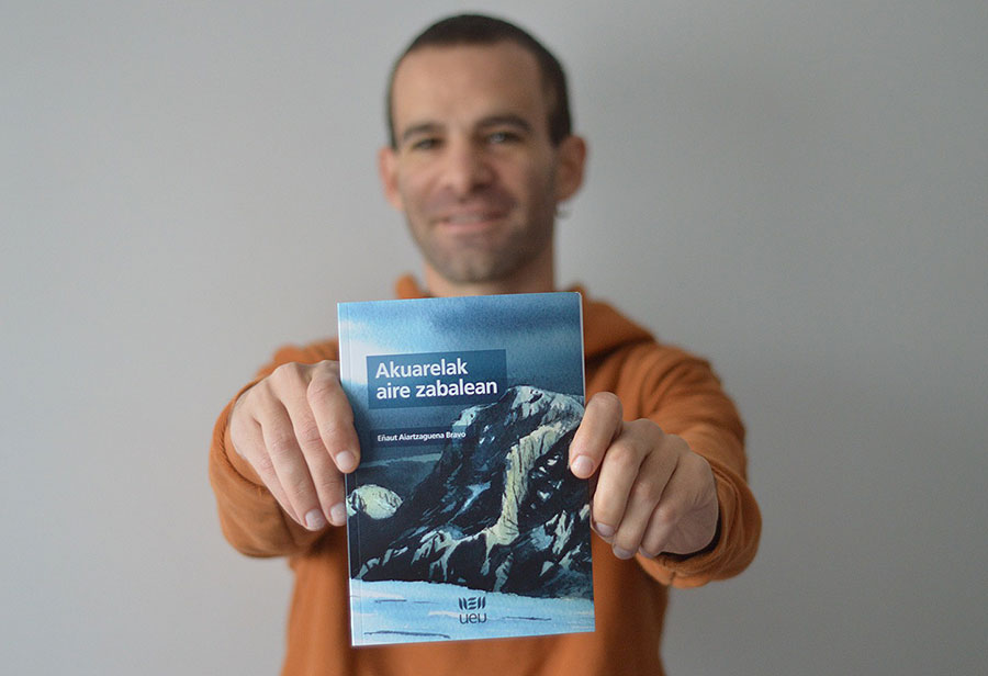 Eñaut Aiartzaguena margolariak akuarela-pinturari buruzko liburua argitaratu du UEUrekin