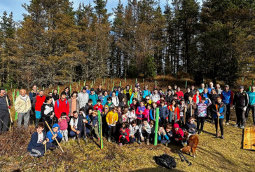 Elorrio-Atxondo Baso Biziak planta 380 árboles con la ayuda de más de 80 personas voluntarias