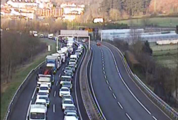 Dos personas resultan heridas en un accidente múltiple en la AP-8  a la altura de Zaldibar