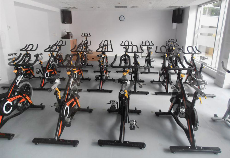 El polideportivo de Larrea añade spinbike virtual a su oferta de cursos
