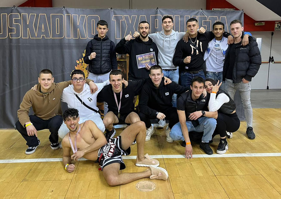 Durango Fight Factory “arrasa” en el Campeonato de Euskadi de kickboxing con 5 metales