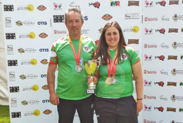 Los arqueros locales Elisabeth Luengo y Javier Patino dan en la diana en el Campeonato de España
