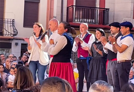 Sarobe recibe el homenaje del Ayuntamiento (foto: EAJ-PNV Durango).