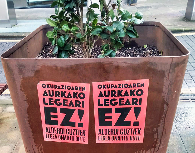 Denuncian actos vandálicos en sedes políticas y elementos del mobiliario público de Amorebieta