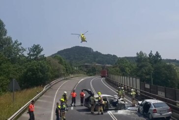 Cinco personas resultan heridas tras un accidente entre un camión y dos turismos en Amorebieta